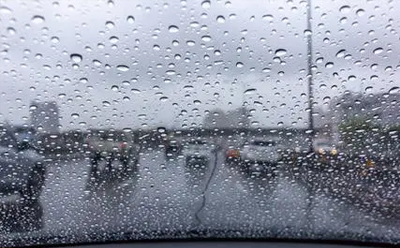 今天兰州大雨了，挡风玻璃怎样才能看的清.jpg